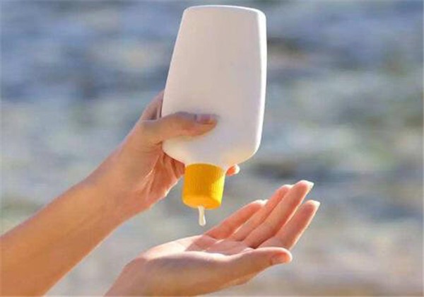 防晒和气垫哪个先用，先用防晒喷雾的好处 护肤 第1张