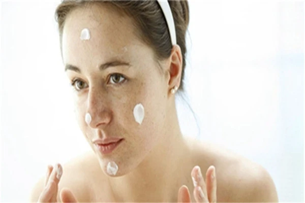 洗面奶清洁肌肤洗去皮脂，极度缺水加重肌肤紧绷 补水 洗面奶 第2张