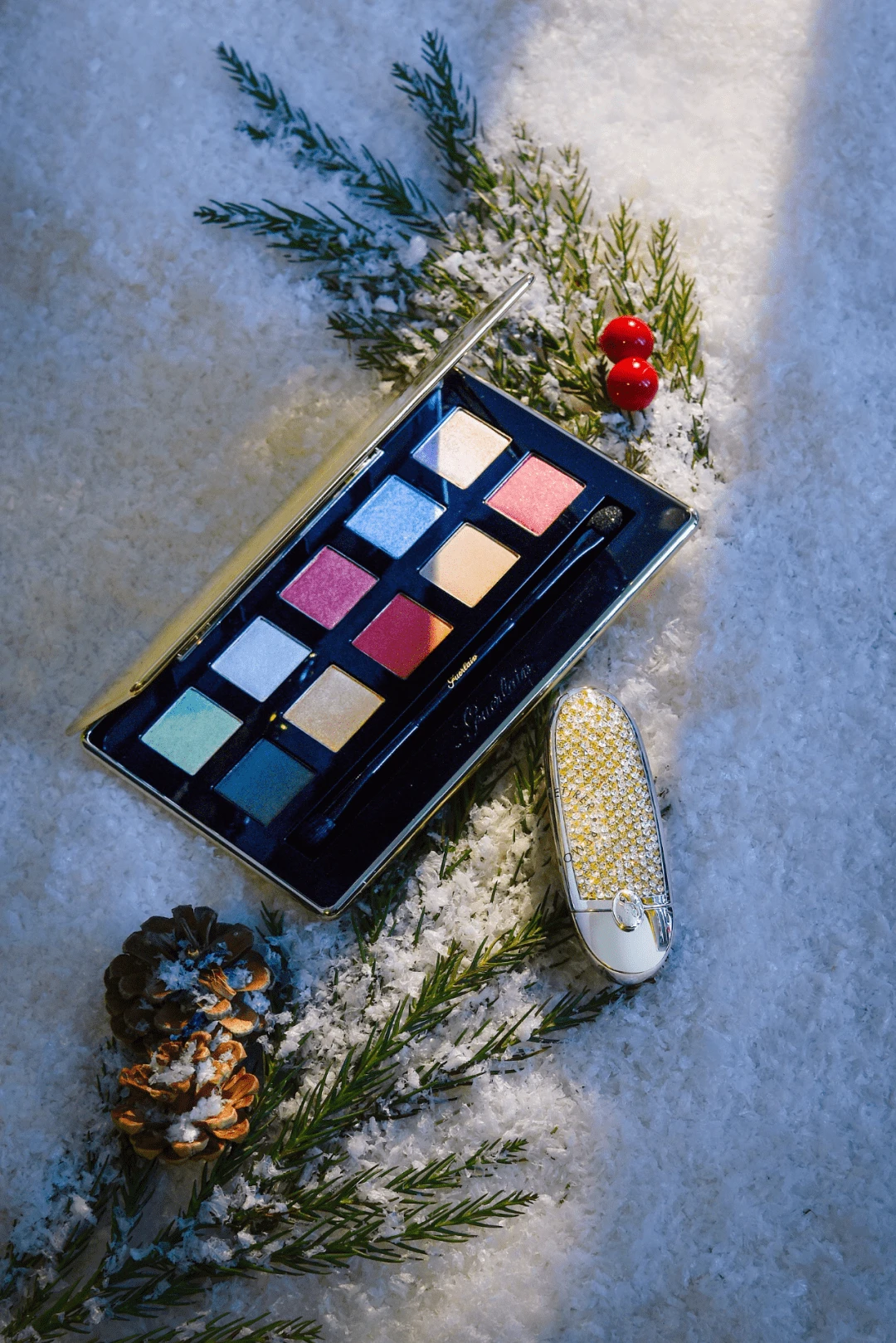 纪梵希圣诞彩妆开启鎏金魅力之路，打造闪耀妆容 纪梵希 彩妆 第17张