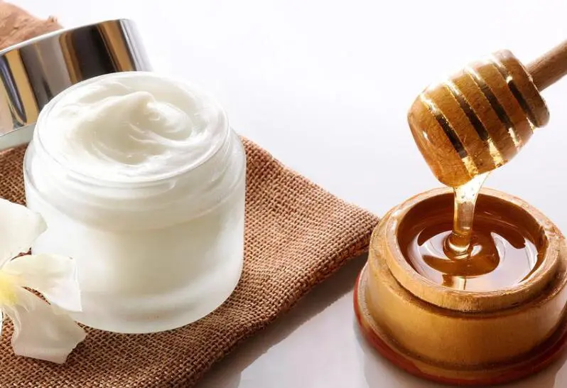 脸上干皮脱皮起皮怎么办，蜂蜜美容护肤方法 蜂蜜 蜂蜜护肤 蜂蜜美容护肤方法大盘点 美容 第3张