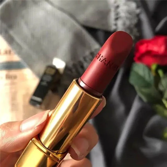为什么明星涂口红很持久,自己涂口红容易掉色 原因很简单 口红 第7张 为什么明星涂口红很持久,自己涂口红容易掉色 原因很简单 口红 第7张