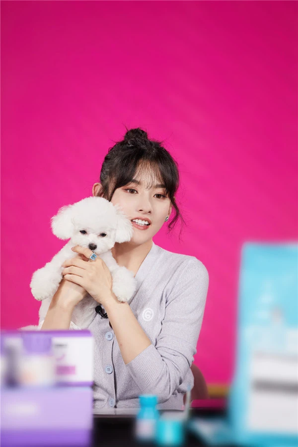 冷感色调眼影搭配金色亮片尽显古灵精怪 眼影 金色亮片 第13张 冷感色调眼影搭配金色亮片尽显古灵精怪 眼影 金色亮片 第13张