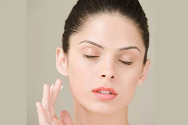 改善肌肤衰老，眼部的眼角皱纹改善方法 皮肤 第3张