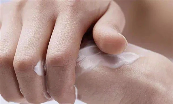 花卉诗·即魅护手霜修护提亮手部肌肤，保湿效果超好 花卉诗即魅 护手霜 第6张