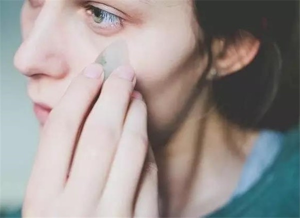 黑眼圈的形成原因:缺少运动黑色素沉积在眼部 黑眼圈 原因 第1张 黑眼圈的形成原因:缺少运动黑色素沉积在眼部 黑眼圈 原因 第1张