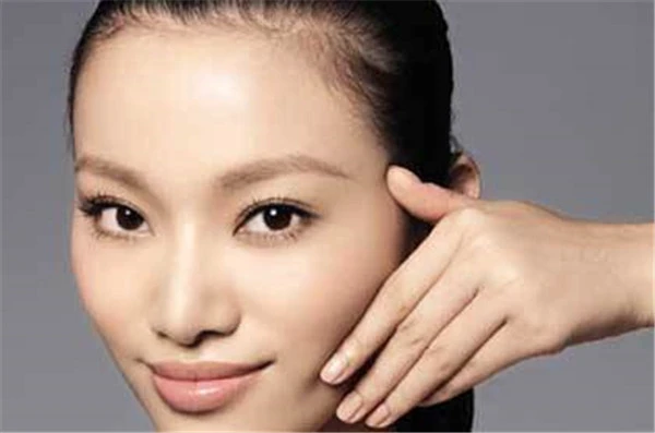 去除眼角皱纹的妙招：饭团按摩吸附眼角污物 眼角 皱纹 第2张