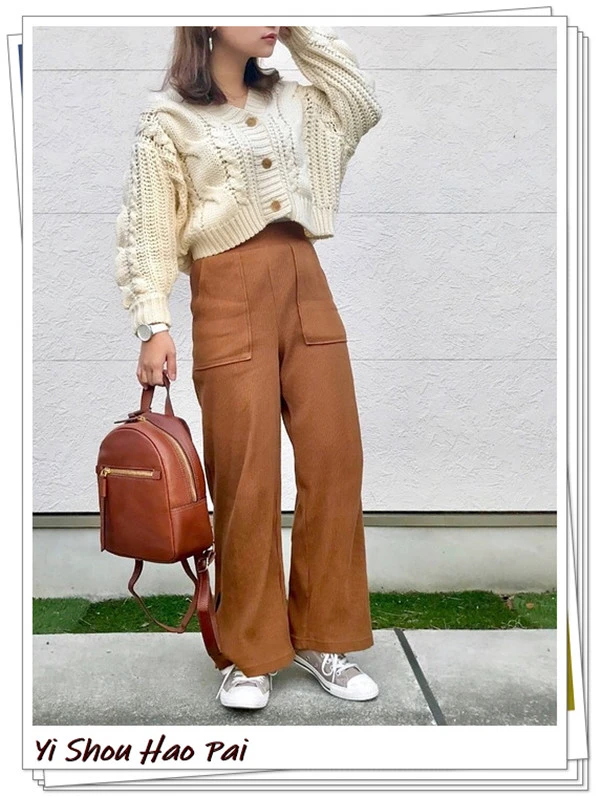 浅米色帆布背包经典休闲轻熟女人，时髦米色外套吸引目光 帆布背包 时髦 第3张