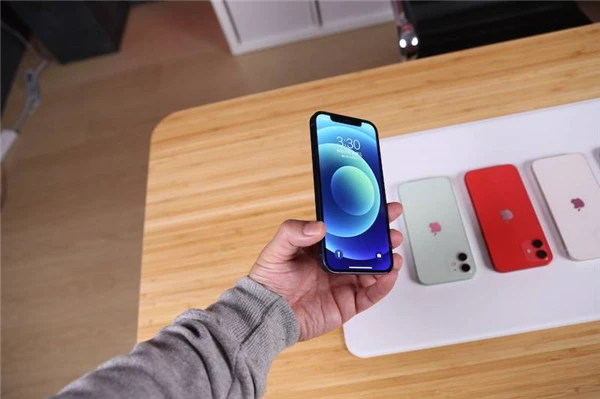 iPhone12薄荷绿小清新味道十足,薄荷绿配什么颜色好看 薄荷绿 iPhone12 第3张 iPhone12薄荷绿小清新味道十足,薄荷绿配什么颜色好看 薄荷绿 iPhone12 第3张