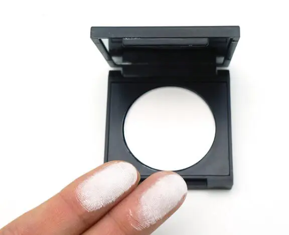 白色眼影适合什么肤色，白色眼影使用方法步骤图 眼影 白色眼影 白色眼影使用方法步骤图 美妆 第2张