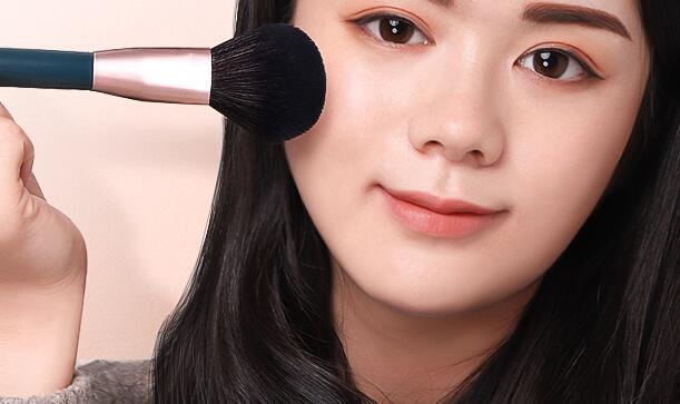 散粉刷第一次用要洗吗,化妆刷正确使用方法 散粉刷 散粉刷正确使用方法 散粉刷哪个牌子好 美妆 第1张 散粉刷第一次用要洗吗,化妆刷正确使用方法 散粉刷 散粉刷正确使用方法 散粉刷哪个牌子好 美妆 第1张