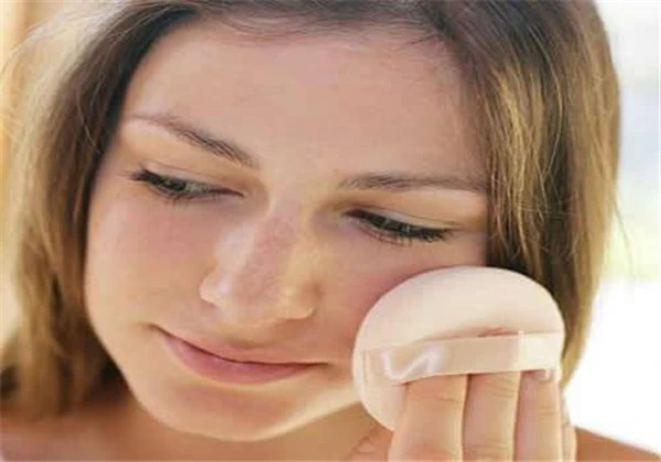 粉底液要涂全脸吗，粉底液只涂局部怎么涂 护肤 第2张