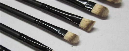 眼影刷和眼线刷哪个比较软 眼影 眼线 比较 第2张 眼影刷和眼线刷哪个比较软 眼影 眼线 比较 第2张