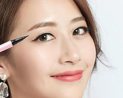 眼睛肿怎么画眼线好看，肿眼泡画眼线详细步骤图片 眼线 肿眼泡 肿眼泡画眼线详细步骤图片 美妆 第3张