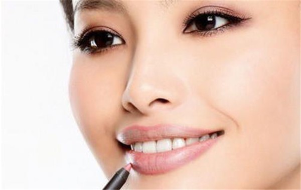 丰唇美容的方法有哪些，局部注入式丰唇术手术时间短 丰唇 美容 第1张