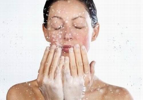正确洗脸不「丢脸」，让夏季皮肤清爽整天 护肤 第1张