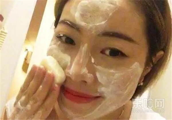 香皂洗脸可以去黑头吗，用香皂洗脸的好处 护肤 第2张