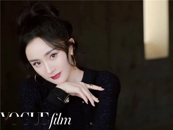 MAC口红质地滋润，玫红色打造性感女王范儿 MAC 玫红色 第2张