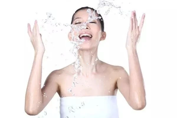 推荐几个好用的身体防晒霜 肌肤 第2张