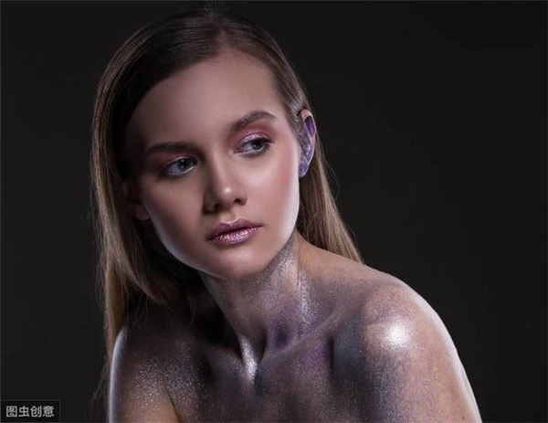 散粉和粉饼的区别有哪些，散粉的遮瑕防止妆容花掉 散粉 粉饼 第10张