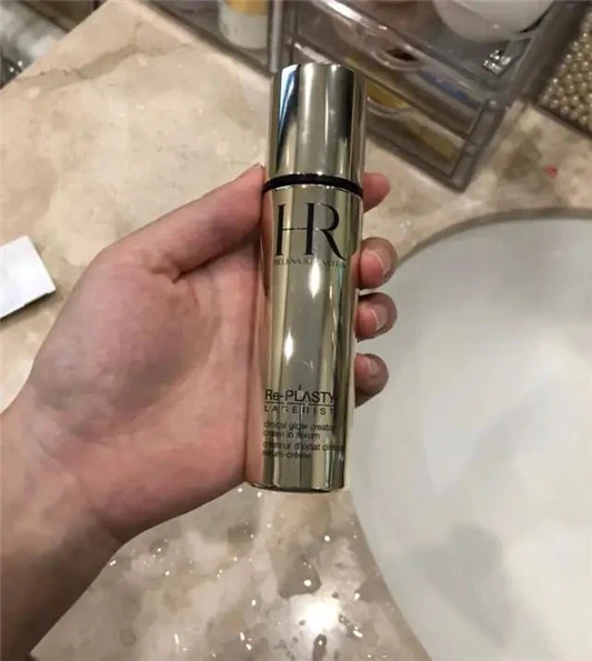 赫莲娜抗老明星有哪些，HR高光瓶才真抗衰，黑绷带比白绷带好 郝莲娜 第8张