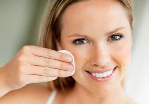 毛孔粗大是什么原因引起的，6大护肤习惯导致毛孔粗大 护肤 第1张