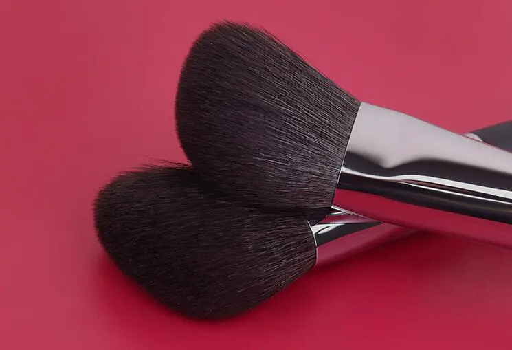 斜角腮红刷什么牌子好用，斜角腮红刷正确使用方法 腮红刷 斜角腮红刷 斜角腮红刷正确使用方法图 美妆 第2张