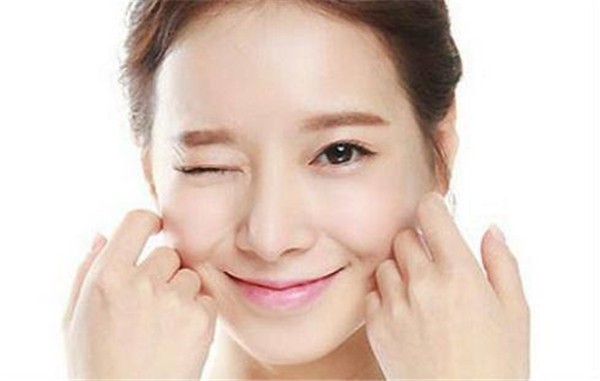 淡化黑眼圈可用土豆敷眼，貌不惊人却能分解色斑色素 淡化 黑眼圈 第1张