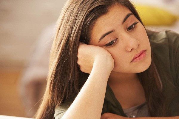 脸上红血丝一般后天形成，血液循环受阻引起等 脸上 红血丝 第1张