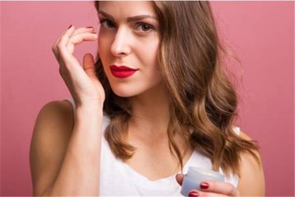 选择眼霜要根据皮肤状况,学生党可买清润补水满足日常所需 眼霜 补水 第1张 选择眼霜要根据皮肤状况,学生党可买清润补水满足日常所需 眼霜 补水 第1张