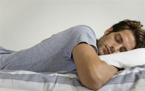 发胶正确的使用方法是怎样的?用指尖轻轻的进行揉搓 发胶 方法 第1张