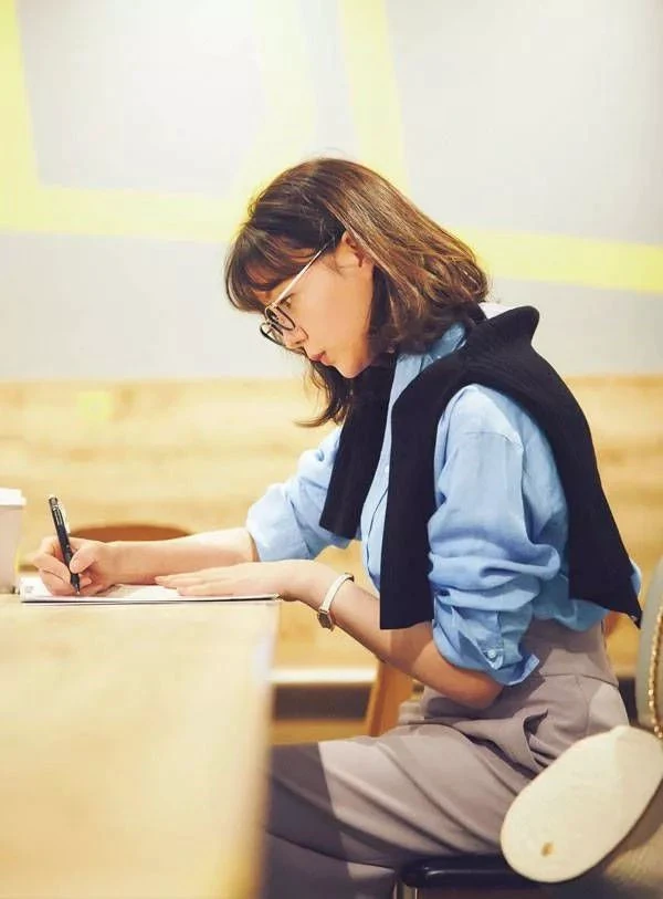 温柔开衫温柔成熟，中性百搭针织衫更显质感 温柔成熟 中性百搭针织衫 第16张