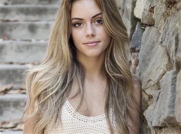 产生双下巴或因皮肤老化，错误的咀嚼习惯也会影响脸型 双下巴 脸型 第1张