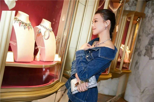 浆果色妆容精致又高级，豆沙色口红清冷淡雅 浆果色 豆沙色 第29张