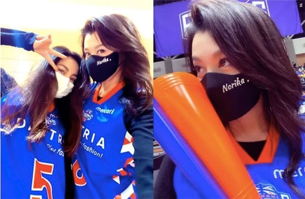 藤原纪香灰色窄裙造型大秀好身材，悉心打扮格外吸睛 藤原纪香 窄裙 第4张