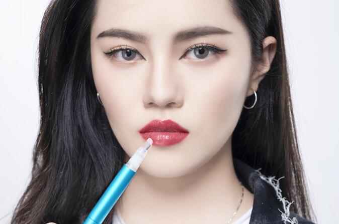 口红不掉色不沾杯有什么好方法，唇膏雨衣颜色能保一整天 口红 口红雨衣 口红雨衣哪个牌子好 美妆 第1张
