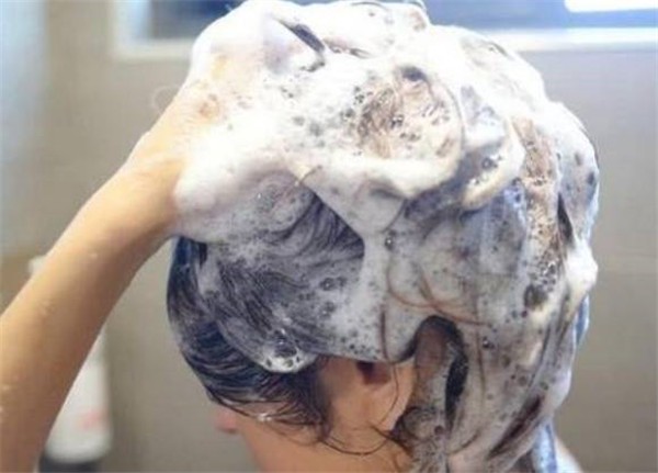 怎么洗头发才正确 洗头发 洗头发方法 美妆 第1张 怎么洗头发才正确 洗头发 洗头发方法 美妆 第1张