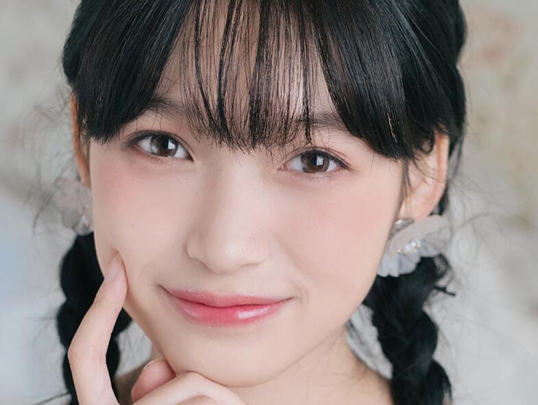 美瞳哪个颜色自然不容易看出来，适合夏天的美瞳款式 美瞳 美瞳颜色 美瞳哪个颜色自然好看 美妆 第1张