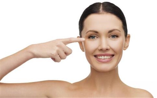 造成脸色暗黄的原因，皮肤干燥粗糙和气血不足 脸色暗黄 原因 第1张