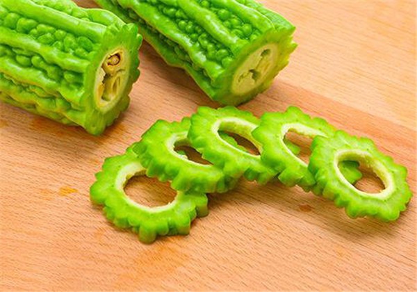 吃苦瓜可以去痘痘吗，苦瓜怎么吃可以祛痘 护肤 第1张