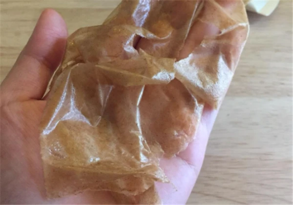 用了撕拉面膜皮肤痒的原因，股藓擦药是厚涂还是薄涂 撕拉面膜 皮肤痒 第2张