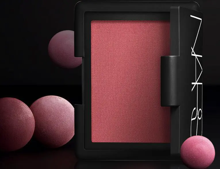 黄皮适合用什么颜色腮红，肤色暗黄不能错过的腮红色 皮肤黄 皮肤黄适合用什么颜色腮红 皮肤黄适合用什么颜色腮红效果图 美妆 第2张