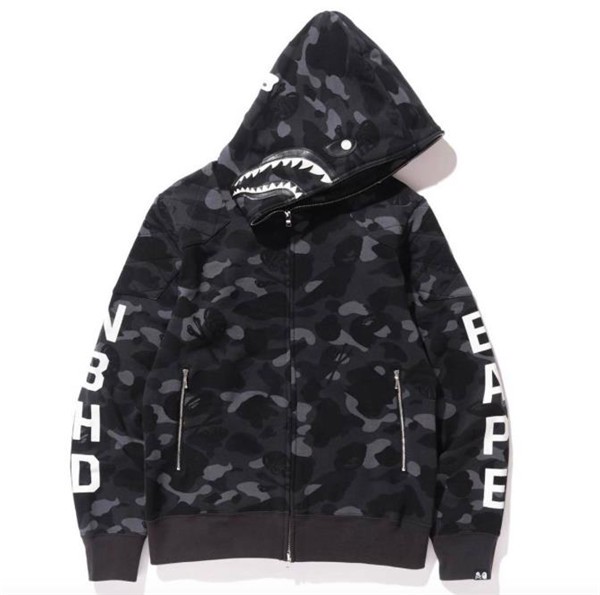 鲨鱼外套是什么牌子 BAPE 鲨鱼外套的穿搭方法 鲨鱼外套如何辨别真假 美妆 第1张