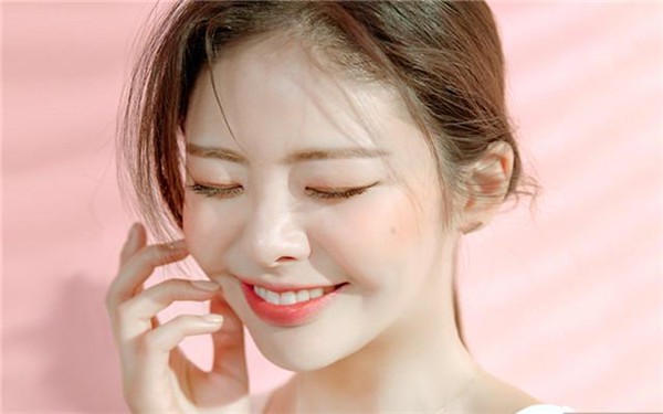 使用控油效果的粉底,如何能避免阳光下花了妆 粉底 控油 第1张 使用控油效果的粉底,如何能避免阳光下花了妆 粉底 控油 第1张