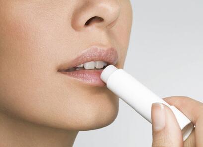 唇釉怎样用,唇釉的使用方法及注意事项 唇釉 唇釉的使用方法 美容 第1张 唇釉怎样用,唇釉的使用方法及注意事项 唇釉 唇釉的使用方法 美容 第1张