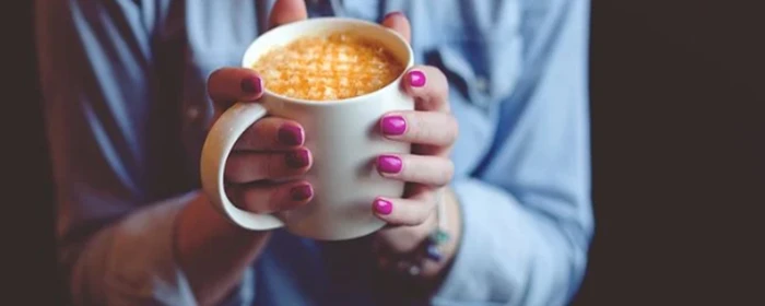 指甲凹陷是怎么回事 指甲凹陷 美妆 第2张