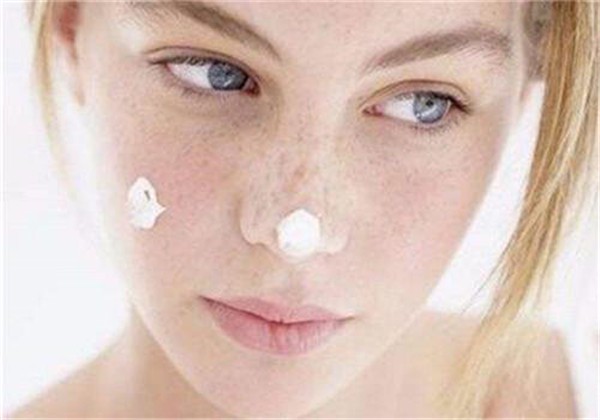 怎样才能去除雀斑,美白祛斑自己一招搞定 护肤 第1张 怎样才能去除雀斑,美白祛斑自己一招搞定 护肤 第1张