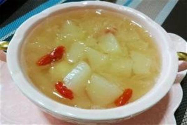 银耳雪梨羹的制作方法，可保养皮肤润肺止咳 银耳 雪梨羹 第2张