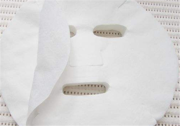 面膜用了第二天脸变黄了，刚敷完的面膜发黄是为什么 面膜 脸变黄 第1张