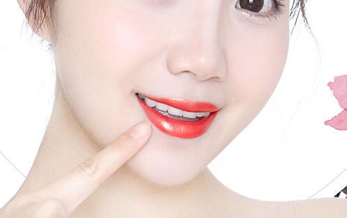 男生喜欢什么女性涂什么颜色唇膏，斩男色口红推荐 口红 斩男色口红 斩男色口红品牌都有哪些 美妆 第1张