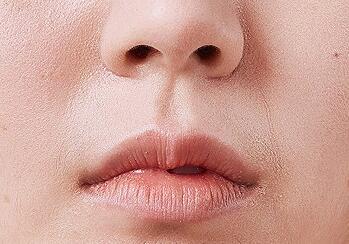 脸上化妆老是脱皮浮粉怎么办，上粉贴服小技巧 浮粉 化妆脸上老是脱皮浮粉 化妆脸上老是脱皮浮粉怎么办 美容 第1张